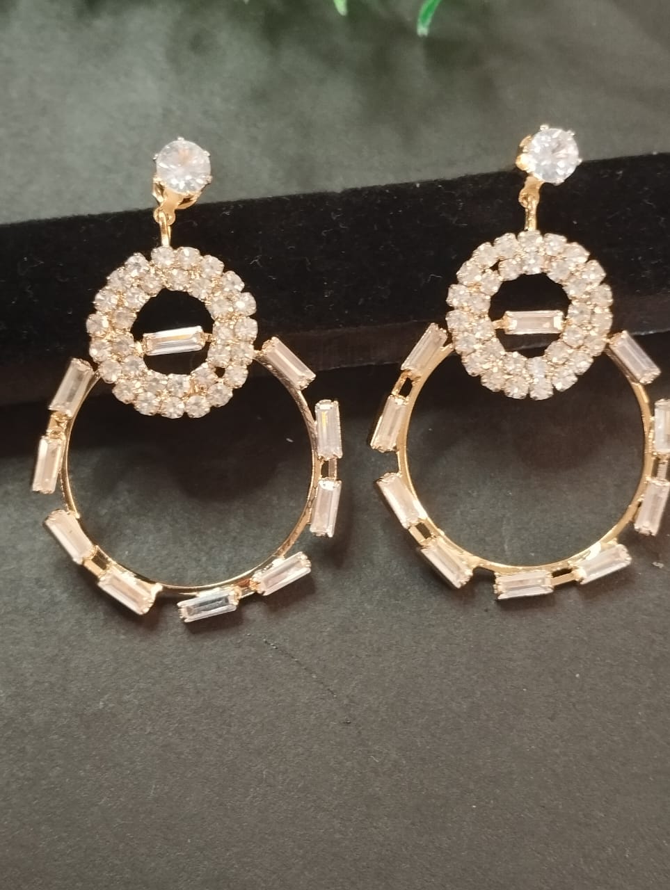 123-Zarcoon Earrings (White)