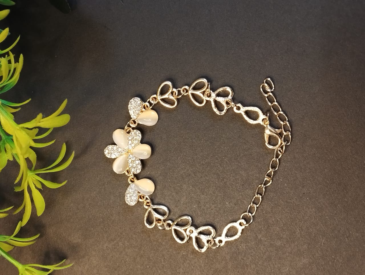 65-Flower Stone Bracelet